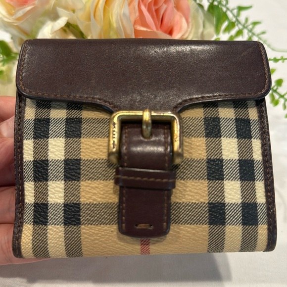 Authentic Burberry small leather wallet - Picture 1 of 13